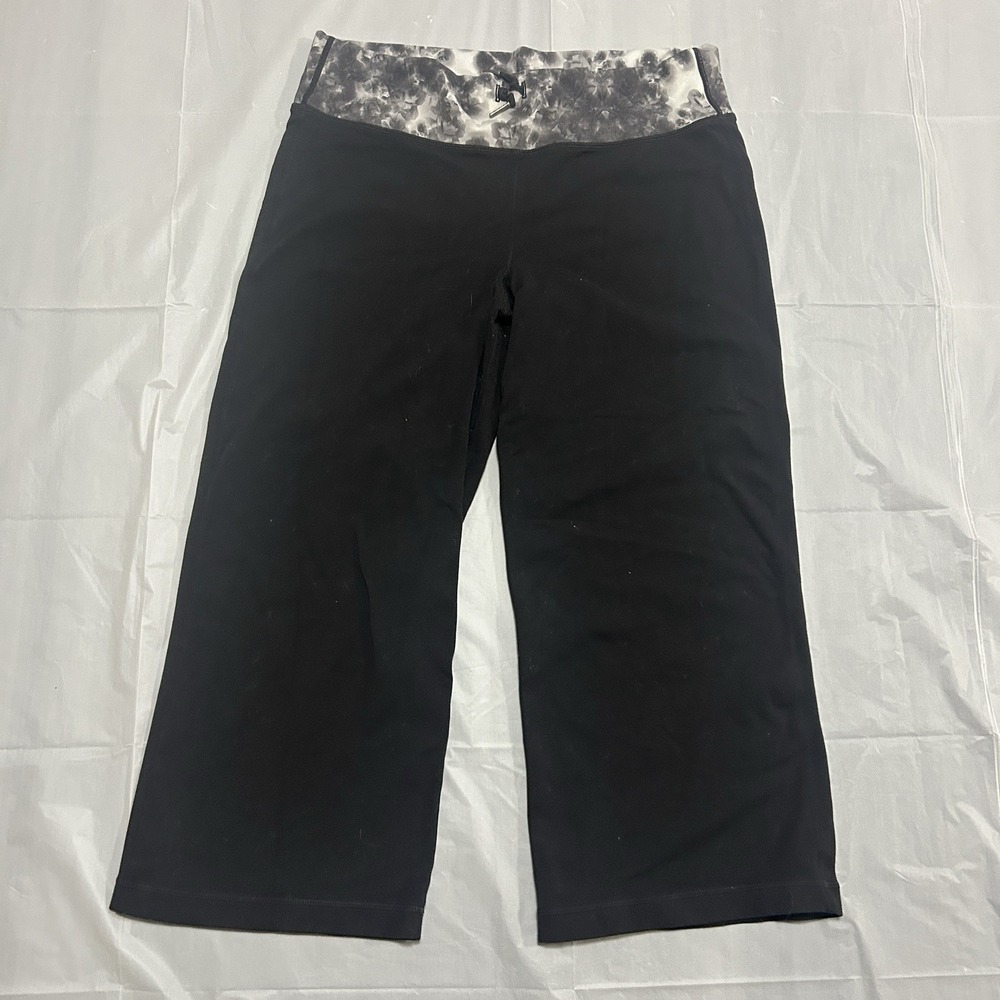 Lululemon Womens Gather and Crow Crop Size 6 Black White Pattern Mid Rise